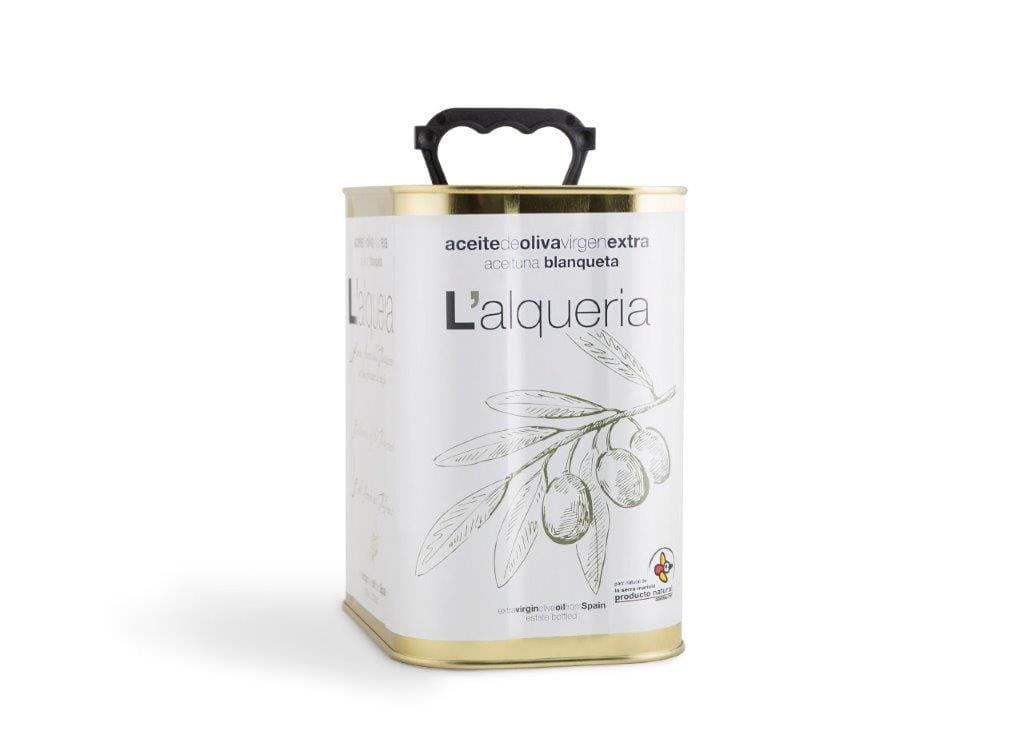 Lata de 2,5 litros de aceite de oliva virgen extra ecológico Blanqueta, cosechado en octubre de 2024 en la Sierra de Mariola. Frescura y suavidad mediterránea.
